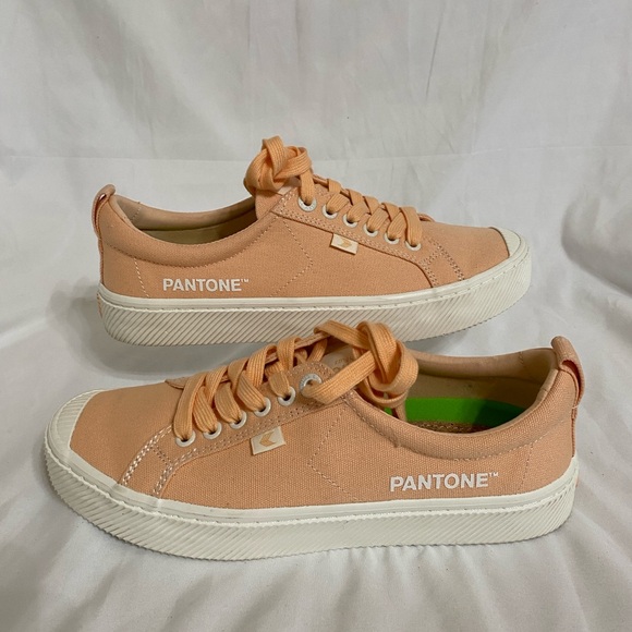 Cariuma Shoes - Cariuma Peach Canvas PANTONE OCA LOW VEGAN SNEAKERS, Peach/Wht Unisex: M8 W9.5